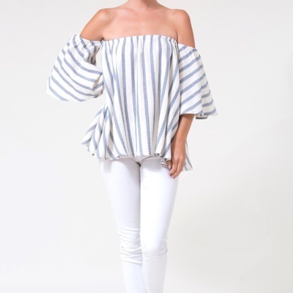 Tops - 😍Off the shoulder chambray top